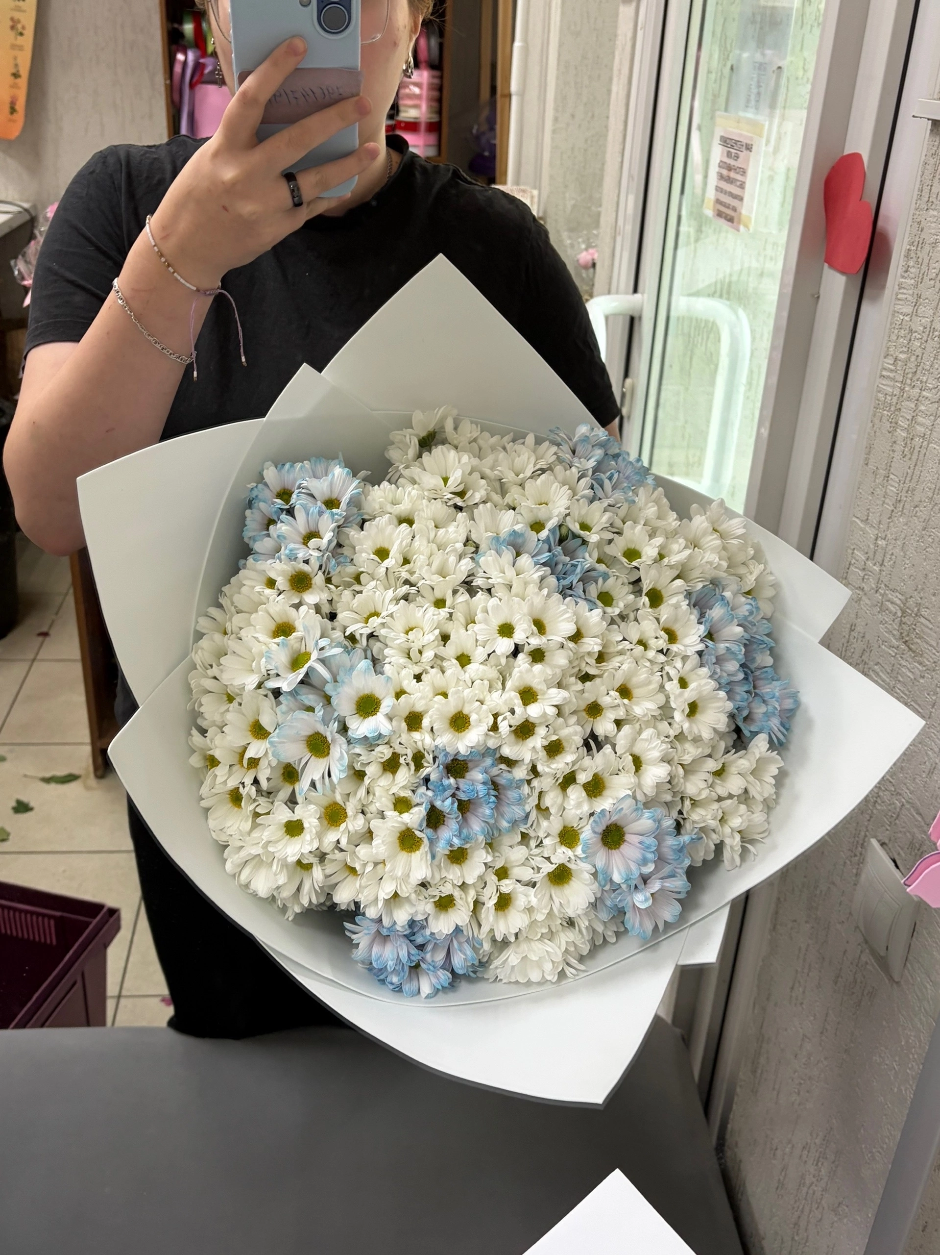35 хризантем